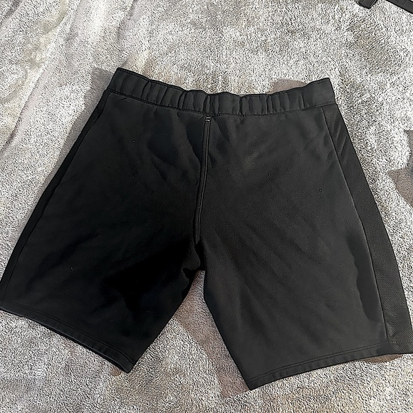 Blk Calvin Klein sweat shorts size large - Picture 4 of 4